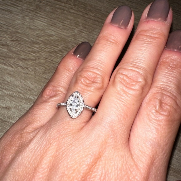 NWOT CHUNKY RHODIUM MULTI STONE RING - SIZE 6 - Picture 3 of 8